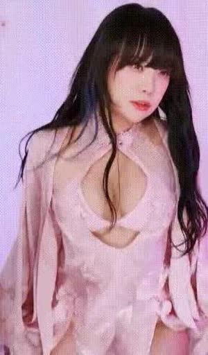 BJ 퀸다미 흔들어 주는 핑크 슬립 핑크 팬티 가슴 엉덩이