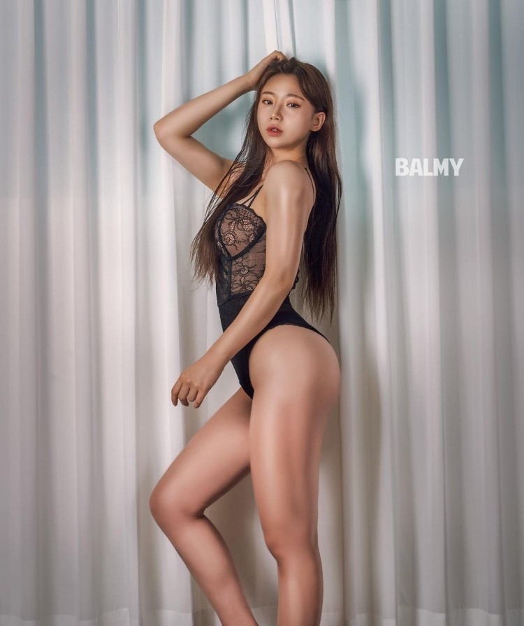 김나연 치어리더 움짤 및 바디프로필 인스타 사진 섹시 비키니 란제리 몸매