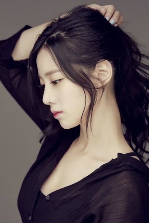 Tags: K-Pop, Berry Good, Johyun, Looking Down, Side View, One Arm Up, Brown Background, Hair Up, Nail Polish, Ponytail