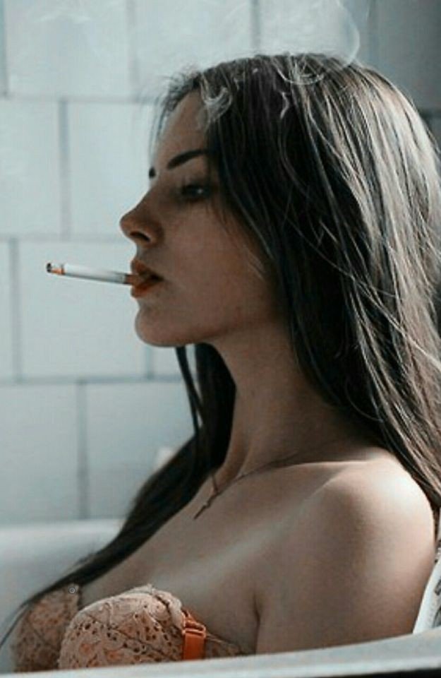 2c3816dbc36c224481e7ed36f411d2a5.jpg ㅇㅎ))) 담배 피우는 여자